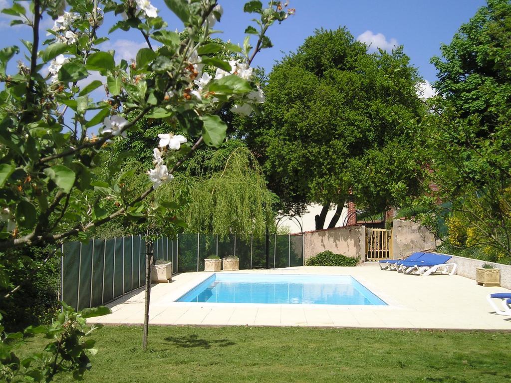 Отель Manoir Bonpassage Thury  Экстерьер фото